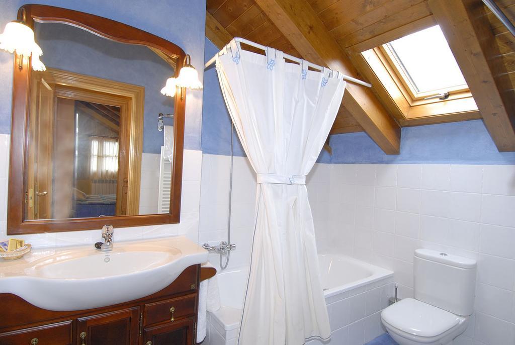 Apartamentos El Rincon De Benas Benasque Pokoj fotografie