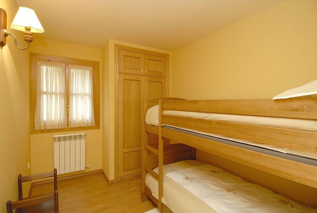 Apartamentos El Rincon De Benas Benasque Pokoj fotografie