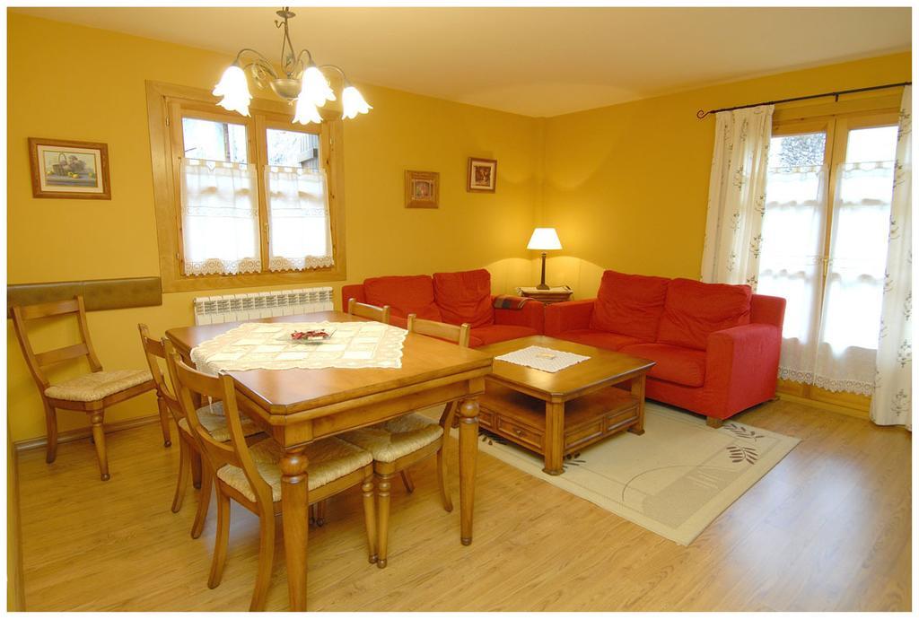 Apartamentos El Rincon De Benas Benasque Pokoj fotografie